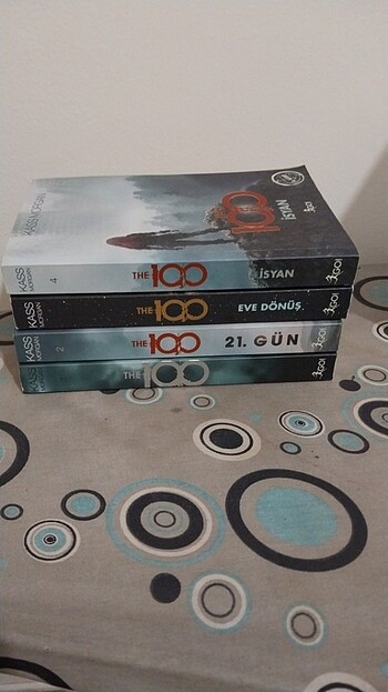 The 100 serisi kitap roman 