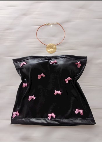 Pembe İşlemeli Fiyonk Detaylı Gotik