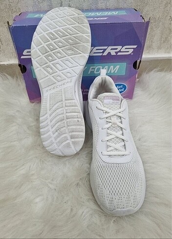 40 Beden beyaz Renk SKECHERS ORJİNAL AYAKKABI