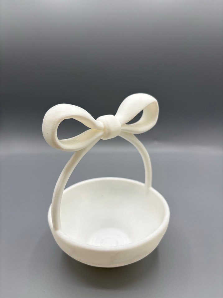 Fiyonk Detaylı Beyaz Seramik Vazo - Görsel 3