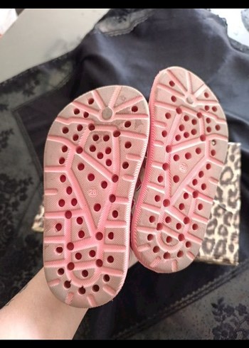 28 Beden Kız Çocuk Pembe Desenli Tokalı sandalet