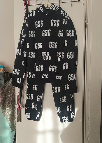 Siyah Baskılı Kapüşonlu Kız erkek çocukta giyebilir - Görsel 4