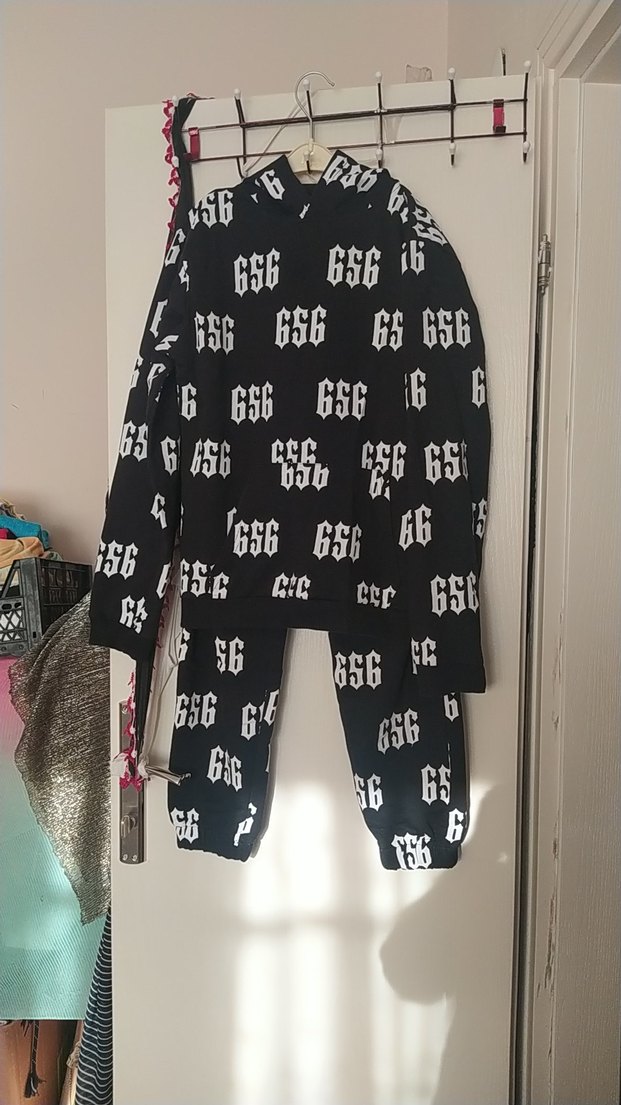 Siyah Baskılı Kapüşonlu Kız erkek çocukta giyebilir - Görsel 5