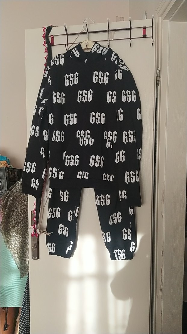 Siyah Baskılı Kapüşonlu Kız erkek çocukta giyebilir - Görsel 4