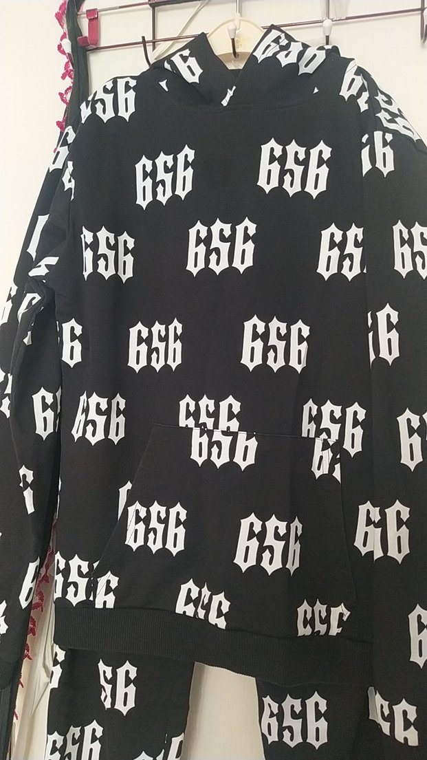 Siyah Baskılı Kapüşonlu Kız erkek çocukta giyebilir - Görsel 3