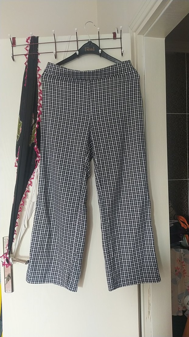 Kadın Siyah-Beyaz kareli Midi Kumaş Pantolon - Görsel 4