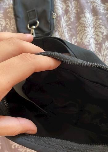 Kemer Detaylı Siyah Yılan Desenli Kadın Çantası - Görsel 4