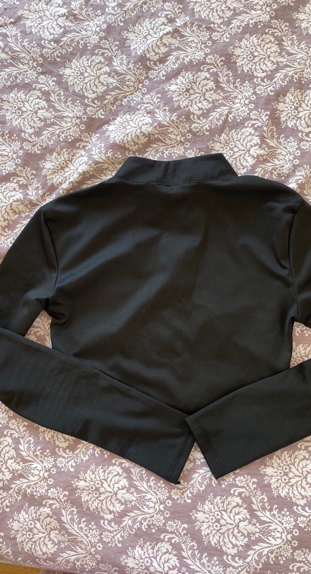 Siyah Fermuarlı Yüksek Yakalı Crop Ceket - Görsel 3