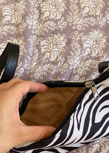 Zebra Desenli Zincir Detaylı Kadın Çanta - Görsel 3