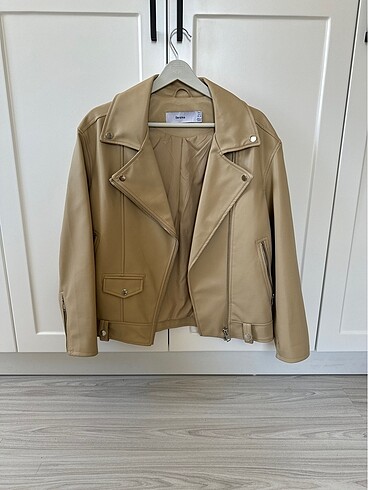 Bershka s beden bej rengi deri ceket
