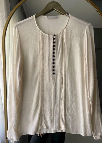 Düğmeli Yaka Detaylı Beyaz Kadın Ofis Bluzu - Görsel 3