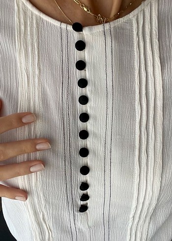 Düğmeli Yaka Detaylı Beyaz Kadın Ofis Bluzu - Görsel 2