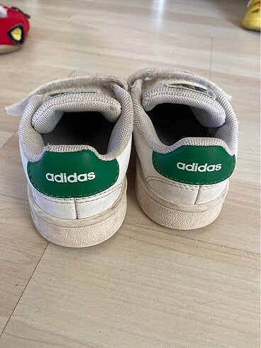 24 Beden Adidas spor ayakkabı