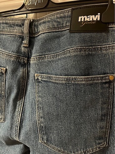 31 Beden mavi Renk Mavi jean