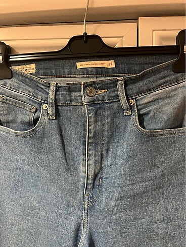 Levis siknny jean
