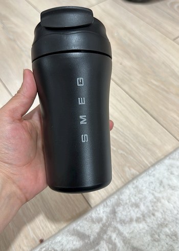 Siyah Smeg Termos Matara