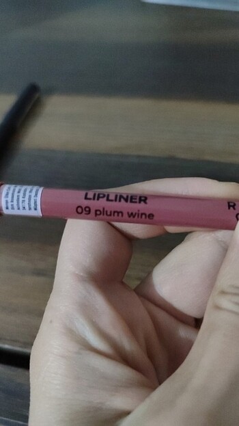 Beden Renk Eyeliner ve dudak kalemi