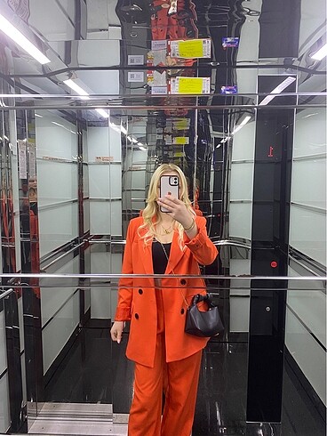 Turuncu blazer takım
