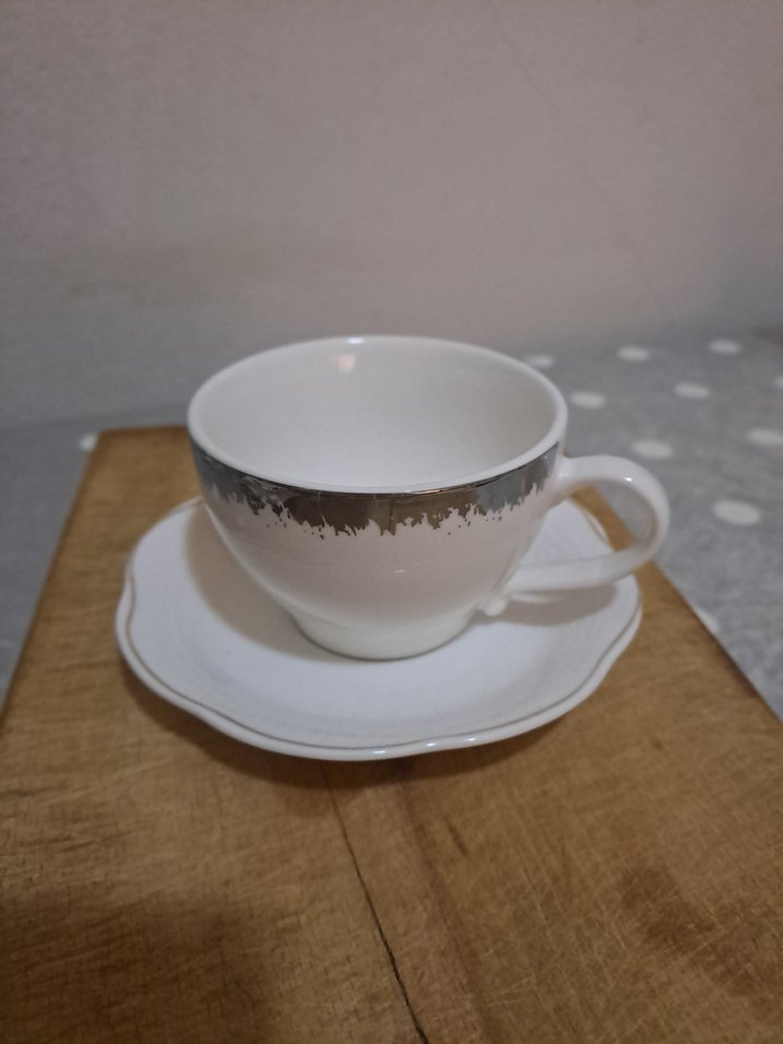 Gri Detaylı Beyaz Porselen Fincan Takımı - Görsel 2