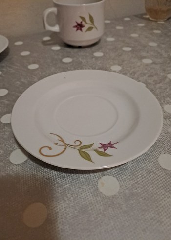 Beyaz Çiçek Desenli 4'lü Fincan Takımı - Görsel 4