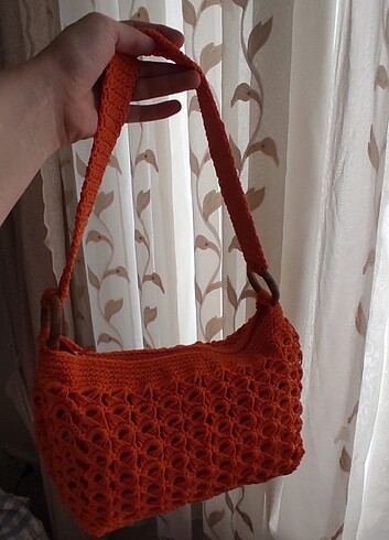 Zara El yapımı çanta marka temsilidir 