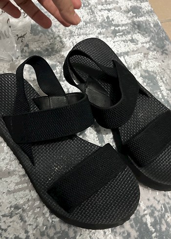 Siyah Kadın Cırt Cırtlı Dolgu Topuklu Sandalet - Görsel 5