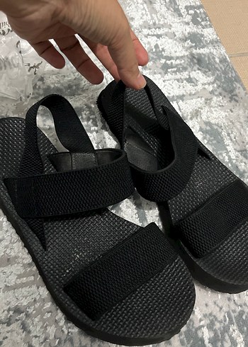 Siyah Kadın Cırt Cırtlı Dolgu Topuklu Sandalet - Görsel 3