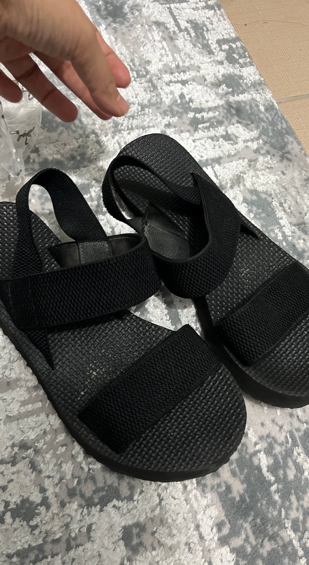 Siyah Kadın Cırt Cırtlı Dolgu Topuklu Sandalet - Görsel 4