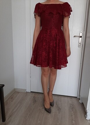 Kısa dantelli elbise 