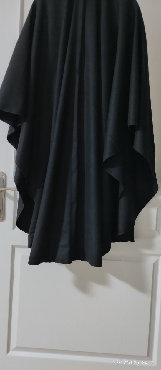 Siyah Drapeli Uzun Gotik Kadın panço - Görsel 4