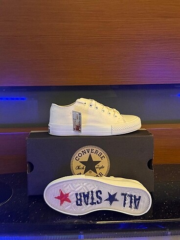 Beyaz Converse