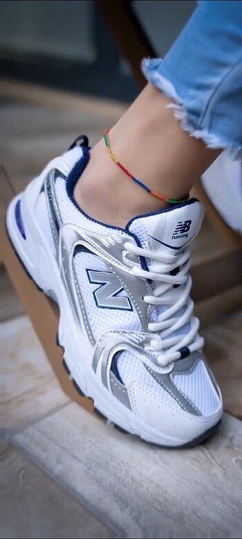 39 Beden beyaz Renk New Balance 530