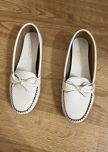 Beyaz Minimalist Kadın Babet - Görsel 2