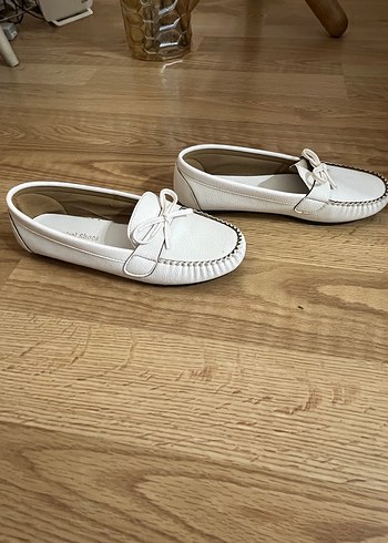 Beyaz Minimalist Kadın Babet - Görsel 3