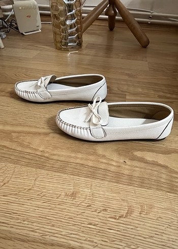 Beyaz Minimalist Kadın Babet - Görsel 4