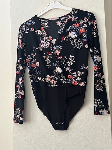 Çiçek Desenli Kruvaze Bodysuit