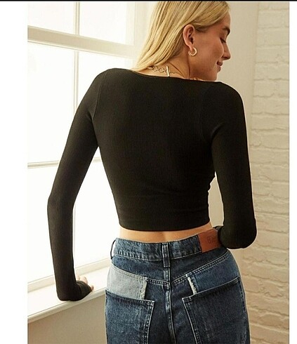 Urban Outfitters siyah crop