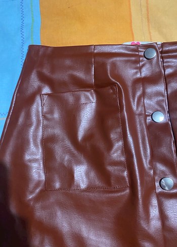 Düğmeli Kahverengi Deri Mini Etek - Görsel 4