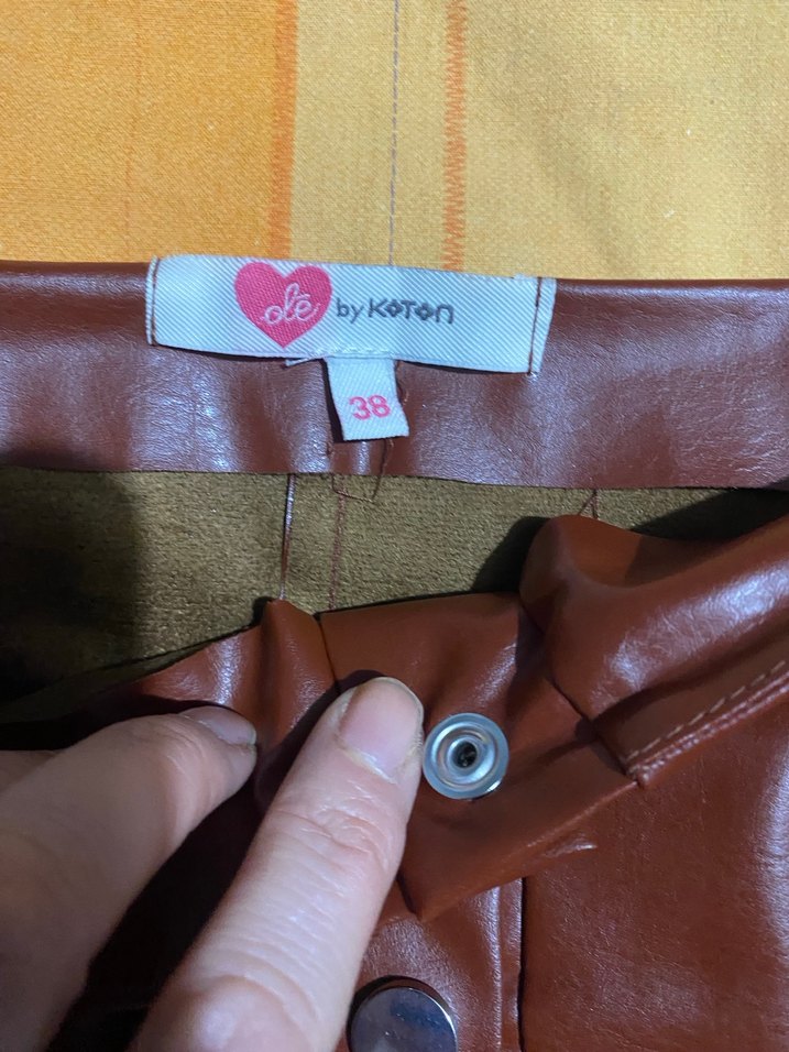 Düğmeli Kahverengi Deri Mini Etek - Görsel 3