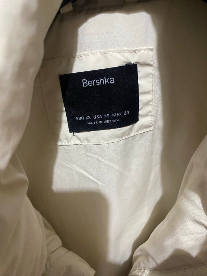 Beyaz Düğmeli Kısa Kadın Kışlık Mont - Görsel 2