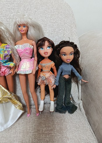 Barbie Çeşitli Renklerde Bebek Koleksiyonu
