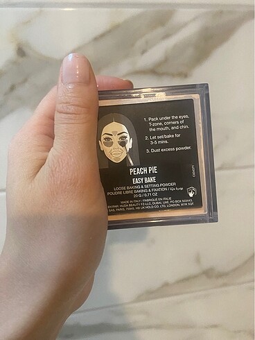 Huda Beauty Huda beauty pudra peach pie