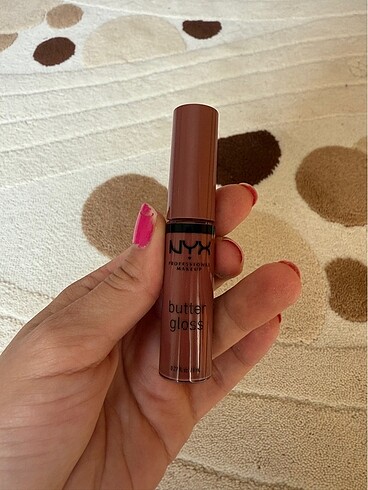 Nyx butter gloss praline rengi