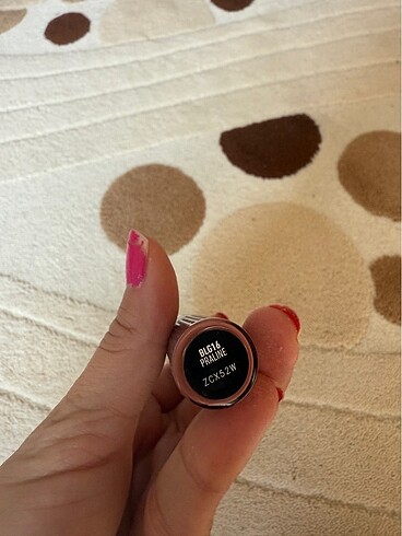 Beden Nyx butter gloss praline rengi