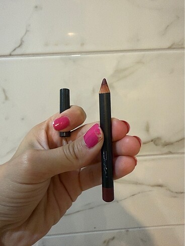 Mac burgundy dudak kalemi