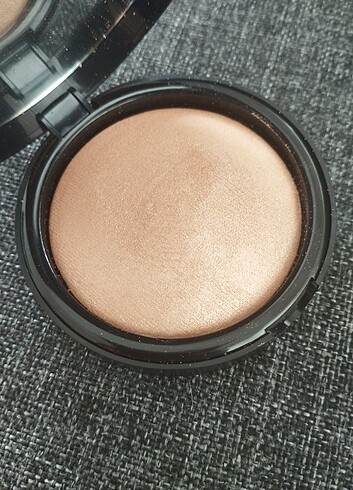 Beden Note baked powder ışıltılı toz pudra 01