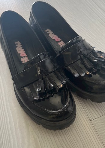 Kız Çocuk Siyah Püsküllü rugan panço ayakkabı - Görsel 2