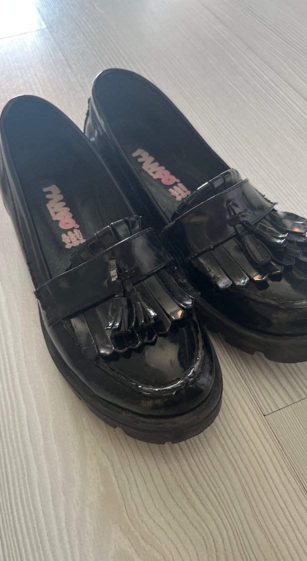 Kız Çocuk Siyah Püsküllü rugan panço ayakkabı - Görsel 2