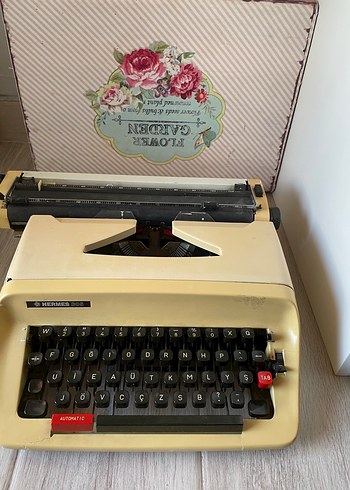 Beyaz Mekanik Daktilo - Görsel 3