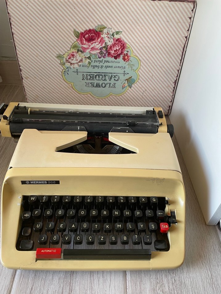 Beyaz Mekanik Daktilo - Görsel 3